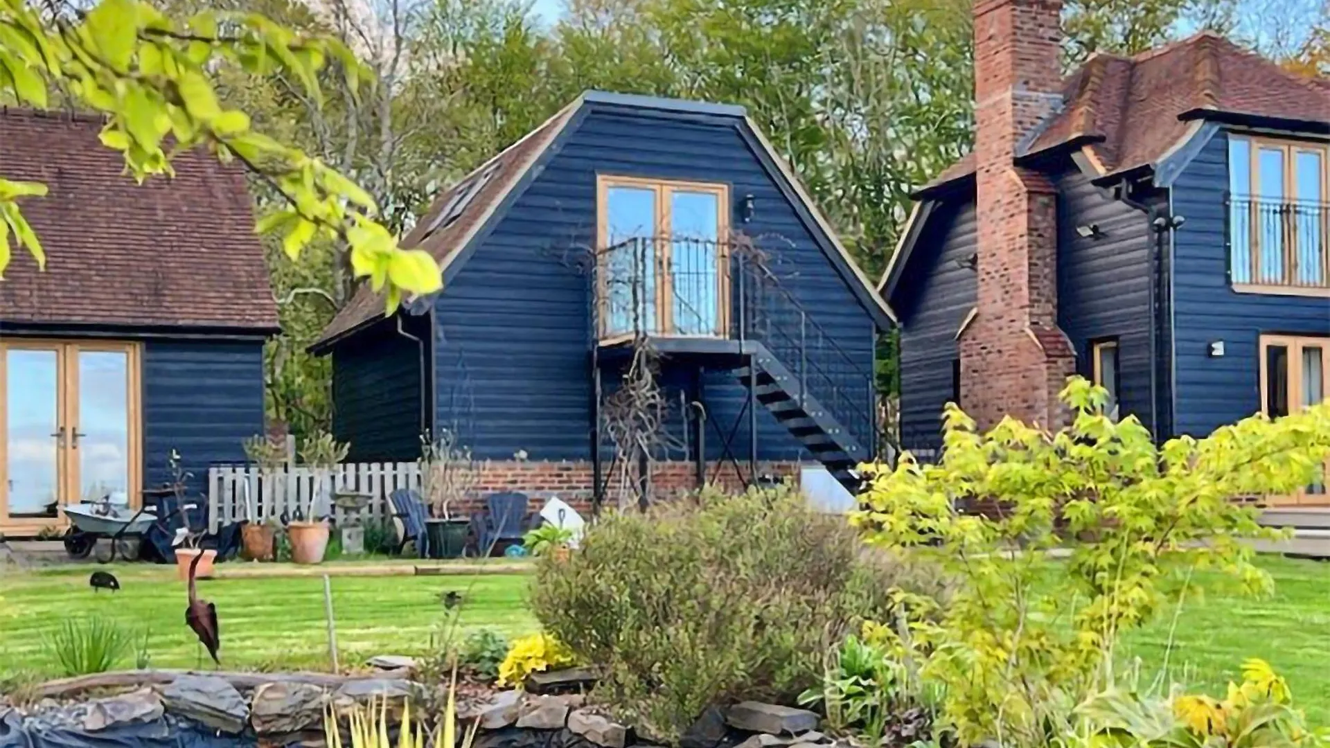 Wysteria, North Lodge location